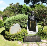 黎焕颐纪念碑：诗魂永驻，岁月铭记